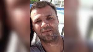 Ky është personi që dyshohet se keqpërdori fëmijët për pornografiSinjali