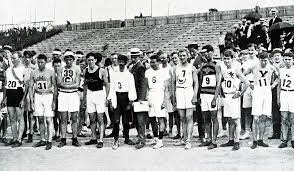 Gare correlate sono la mezza maratona (21,097 km) e l'ultramaratona, con distanze superiori ai 42,195 km. La Maratona Olimpica Del 1904 Versione Podistica Della Coppa Cobram Sullarigabianca