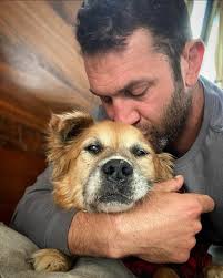 Jeanette Nelson anybody kno where i can get hay from and a dog house has 2  be a decent size dog house🤔🤔🤔🤔🤔👍🤔