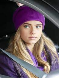 The awakening scene tratte dal film : Indiana Evans And Brenton Thwaites On Blue Lagoon The Awakening Teen Vogue
