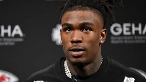 Perez hits milestone home run in win over Giants