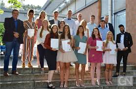 Alle informationen und wichtigen seiten rund um die schule sind schnell auffindbar!die app wurde für alle. 74 Absolventen Erreichen An Der Kbs Die Fachhochschulreife