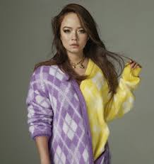 Material yang sangat lembut yang membuatkan aten. Asian Face Claims Nora Danish Song Ji Hyo Nora Danish Tie Dye Top Nora