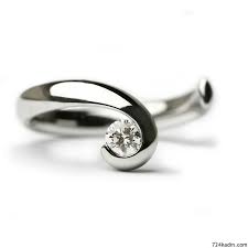 Modern Yeni Nesil Tek Tas Yuzuk Modelleri Modelleri Modern Nesil Tas Tek Yeni Yuzuk In 2020 Designer Engagement Rings Unusual Engagement Rings Jewelry