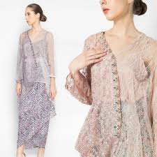 Kebaya Asimetris