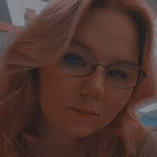 Who recommends a photographer for headshots in Radford?