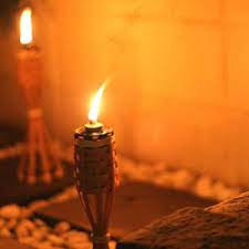 In the past, homes were lit with lampu colok, a small kerosene lamp that was usually homemade. Di Rumah Anda Pasang Lampu Raya Ke Pelita Toluna