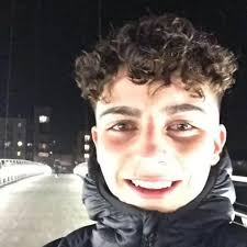 Man stabbed former friend near heart in street 'revenge attack' over £10