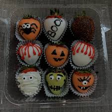 Spooky Strawberries Halloween Food Treats Halloween Chocolate Fun Halloween Treats