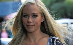 Miley Cyrukselle jälleen uusi koiranpentu: Löytyi hylättynä kaupan edestä