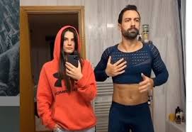 Sakis + cristina μπομπάκι τανιμανιδάκι❤ only cristina!!! H Apisteyth Ataka Gnwstoy Ellhna Gia Ton Tanimanidh Ektos Apo Koronoio Epa8e Kai Kontsita Ry8mos 101 9