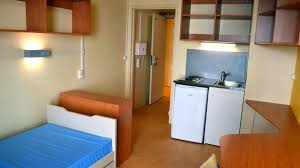 Administr�e par le crous de clermont, la r�sidence universitaire 'clos st jacques', boulevard claude bernard, comporte 241 logements de type studio t1 avec prise internet. Un Etudiant Decede Dans Sa Chambre Du Crous A Clermont Ferrand