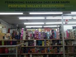 Jadual waktu solat klang waktu solat adalah peruntukan tempoh atau selang masa tertentu bagi masyarakat muslim menjalani syariat solat sama ada fardhu ataupun sunat. Waktu Operasi Plaza Gm Chow Kit
