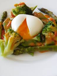 Salade Tiede De Legumes Verts Oeuf Mollet Et Vinaigrette De Tomates Cooking And Cakes Recette Recettes De Legumes Verts Salade Tiede Recette Oeuf Mollet