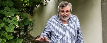 Get all the lyrics to songs by francesco guccini and join the genius community of music scholars to learn the meaning behind the lyrics. Guccini Una Vita Di Romanzi Canzoni E Undici Gatti La Prefazione Del Libro In Anteprima La Repubblica