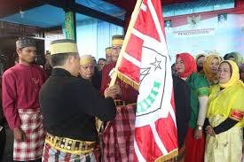 Pepatah itu adalah penyemangat dalam bahasa bugis. Pepatah Bugis Untuk Menjual Peribahasa Bugis Hukum Adat Di Bugis Tiang Rumah Dihubungkan Satu Dengan Yang Lain Menggunakn Pasak Puthelarasati