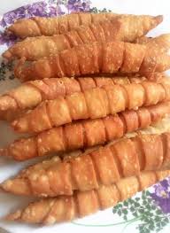 Teringat lagi masa baru baru, saya menghadiri kursus induksi apabila disajikan dengan roll sardin sebagai hidangan semasa rehat teh. Buat Stok Frozen Sardin Gulung Resepi Isteri Viral Facebook