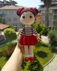 Bugun Sizlere Cok Seveceginiz Ozellikle Kiz Cocuklarin Bayilacagi Ismi Gibi Cok Sirin Bir Bebek Olan Orgu Oyunca Krose Orme Olmayan Desenler Oyuncak Bebek Saci