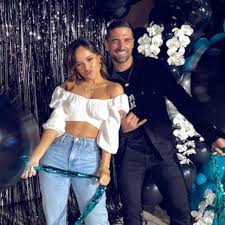 Abraham mateo y becky g se unen en tiempo pa' olvidar. Becky G Celebra El Cumpleanos De Su Novio Sebastian Lleget Kihi Artistas
