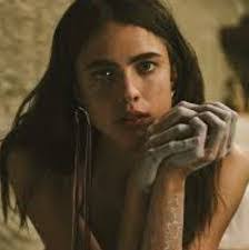 Elisa Stanton's Instagram, Twitter & Facebook