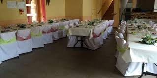 La housse de chaise coque s'adapte parfaitement à tout type de chaise en plastique moulé que l'on retrouve dans les salles de fêtes et banquets. Housse Pour Chaise De Type Baquet C Creations