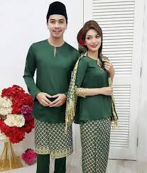 Majlis Berinai Merupakan Satu Adat Resam Kahwin Melayu Yang Dipegang Teguh Oleh Kebanyakan Orang Melayu Baik D Model Pakaian Model Pakaian Hijab Pakaian Model