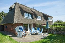 10 Schone Hauser Mit Reetdach Auf Sylt Das Reisemagazin Ferienhaus Sylt Ferienhaus Sylt Mit Hund Sylt Urlaub