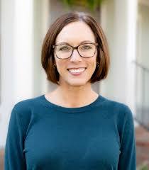 Kelli Starr's Instagram, Twitter & Facebook