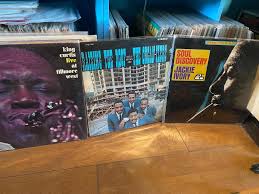 私はレコード専門でして、今棚からすっと選んだところでは以下の盤が異常な程のノリでお勧めできます。 1.sonny stitt/stitt latin  2.freddie roach/good move 3.frederick roach/all that's good 4.king  curtis/at fillmore west 5.odell brown and the organizers ...