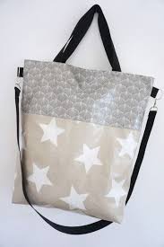In dieser linkliste finden sie links zu vielen schönen kostenlosen schnittmustern und tollen anleitungen zum nähen von umhängetaschen. Shopper Wachstuch Mit Zusatzfach Au Maison Wachstuch Taschen Schnittmuster Tasche Taschen Nahen