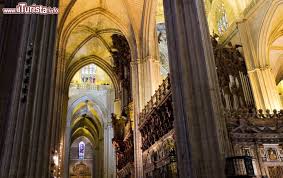 Scopriamo nel dettaglio la cattedrale di siviglia.3 min. L Interno Della Cattedrale Di Siviglia E Foto Siviglia
