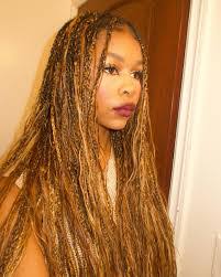 Rae Brown's Instagram, Twitter & Facebook