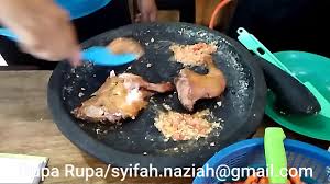 Mau tau bagaimana cara membuat sambel lalapan yang enak dan tentu saja pedas? Resep Cara Membuat Sambal Ayam Gepuk Pak Gembus Youtube