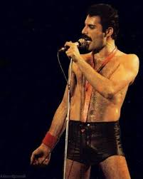 Freddie mercury — слушать песни онлайн. 24 Fascinating Vintage Photographs Of Freddie Mercury In His Short Shorts Vintage Everyday Queen Freddie Mercury Freddie Mercury Mercury