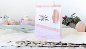 Wenn du mit der geschenkeplanung zu ostern etwas spät dran bist, haben wir hier ein paar schnelle ideen für dich. Geschenktute Und Anhanger Fur Ostern Gestalten