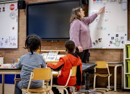 Ik begrijp dat veel leerkrachten en natuurlijk kinderen en ouders blij zijn dat de scholen open kunnen. Basisscholen En Kinderopvang Blijven Dicht Tot 8 Februari