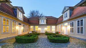 1935 wurde der loge armin zur deutschen treue in bielefeld das haus in der brüderstraße enteignet. Lessinghaus