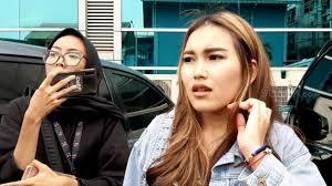Ting ting began her musical journey as a wedding singer/performer at the age of 14. Ayu Ting Ting Sadly Cancels Umrah With Her Family This Year