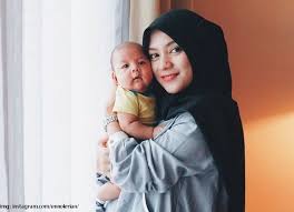 Nov 21, 2018 · dilema wanita karir dan ibu rumah tangga. Curhat Mamah Yang Memilih Meninggalkan Karir Dan Jadi Ibu Rumah Tangga Informasi Kesehatan Keluarga