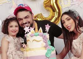 شاركت الفنانة المغربية دنيا بطمة، جمهورها ومتابعيها ، على مواقع التواصل الاجتماعي بمجموعة صور جريئة من أحدث جلسة تصوير خضعت لها. Ø§Ù„Ù‚ØµØ© Ø§Ù„ÙƒØ§Ù…Ù„Ø© Ù„Ø®Ù„Ø§Ù Ø­Ù„Ø§ Ø§Ù„ØªØ±Ùƒ Ù…Ø¹ ÙˆØ§Ù„Ø¯ØªÙ‡Ø§ Ø§Ù„Ø¹Ø§ØµÙØ© Ù„Ù… ØªØ¨Ø¯Ø£ Ø¨Ø¹Ø¯