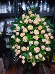 Pin De Dorota Koltek En Wience Pogrzebowe En 2020 Arreglos Florales Floral Arreglos