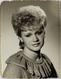 Ja w pierwszej klasie rok 1961 sama obcięłam grzywkę żeby ładniej  prezentować się.