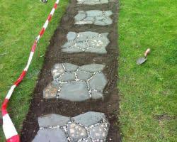 Pflastersteine Und Gartenweg Selber Machen Bauanleitung Zum Selberbauen 1 2 Do Com Deine Heimwerker Community Garten Pflaster Gartenweg Pflastersteine