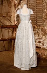 Hochzeitsdirndl verbinden tradition mit eleganter festlichkeit. Daniel Fendler Hochzeitsdirndl Brautdirndl Festtagsdirndl