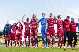 Mensen die boven mij staan zullen beste beslissingen. Voormalige Speler Van Zulte Waregem Naar Borussia Dortmund Transfernieuws Voetbalkrant Com