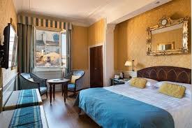 The comfortable de art hotel is placed a few minutes' drive from central market. Art Hotel Orologio In Bologna Offizielle Webseite