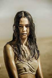 Nel film max rockatansky unisce le forze con la guerriera furiosa per sfuggire ad immortan joe, leader di un culto , e al suo esercito. 41 New Mad Max Fury Road Pictures Mad Max Fury Road Mad Max Fury Road Costumes Mad Max