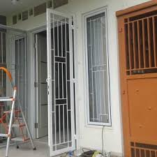 Model teralis pintu rumah minimalis juga tidak jauh berbeda dari teralis jendela. 10 Model Terbaru Teralis Pintu Minimalis Inspiratip Rumah Masa Kini