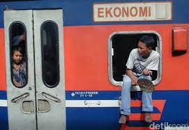 Sensasi naik kereta diesel wisata gaya jadul, foto: Mudik Kereta Api Ala Awal Tahun 2000