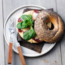Bagel Au Canard Et Au Confit D Oignon Recettes Recette Confit Oignon Recettes De Cuisine Recette
